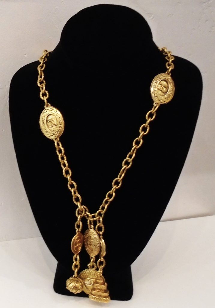 chanel chunky chain necklace